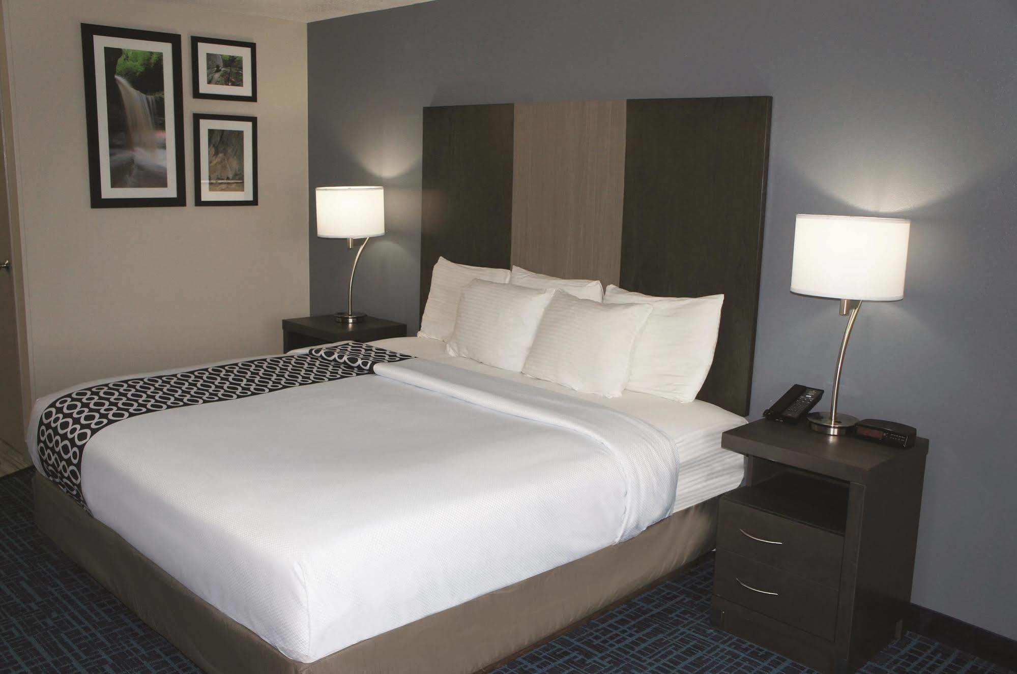 La Quinta Inn & Suites By Wyndham Peru Starved Rock St Park Εξωτερικό φωτογραφία
